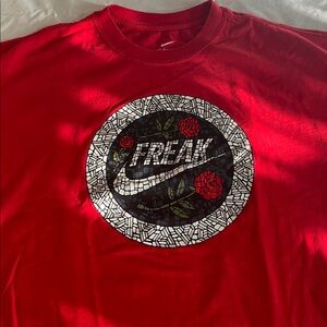 NIKE men’s T- Shirt FREAK GIANNIS swoosh ROSE red MEDIUM like new EC
